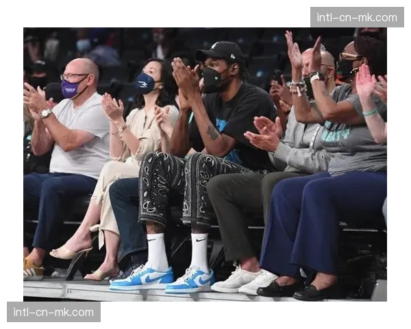 芝加哥天空队新援玛丽娜·马布里已抵达芝加哥与球队会合