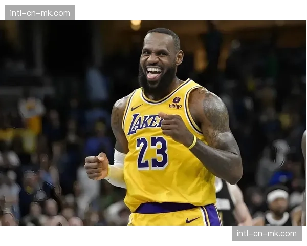 经典镜头回放:詹姆斯跨越贾巴尔,成为历史总出场时间第一人 经典镜头回放:詹姆斯跨越贾巴尔,成为历史总出场时间第一人