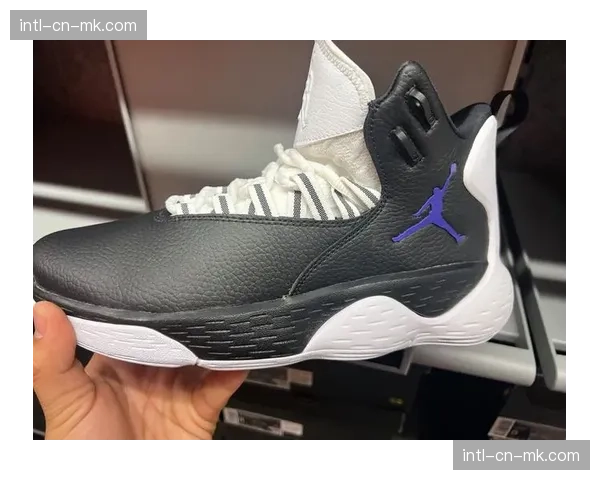 篮球鞋二级转售市场分析：联名款与复古款价格持续走高