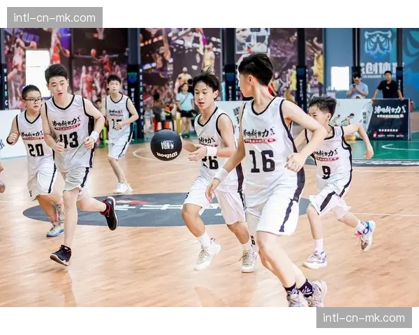 青少年篮球训练营引入新科目：6秒进攻，培养快速决策习惯